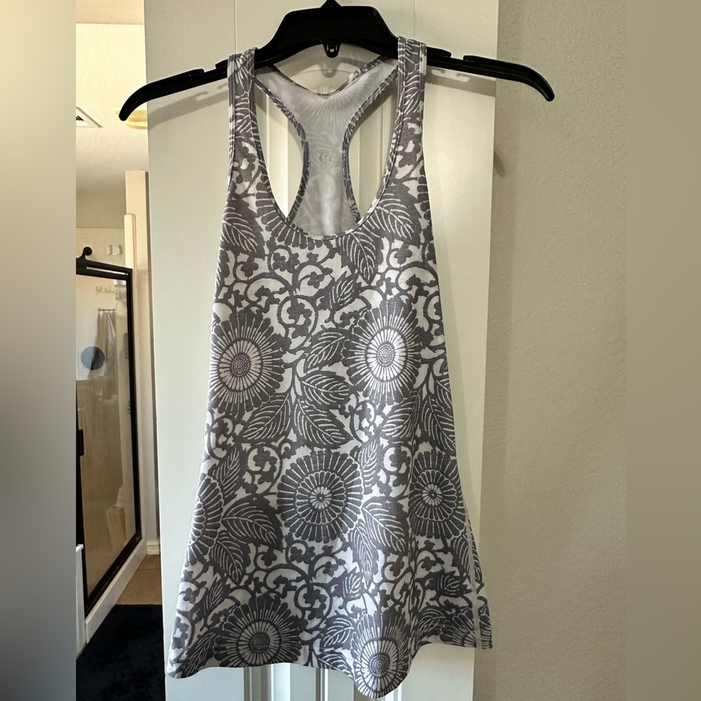 Lululemon tank top